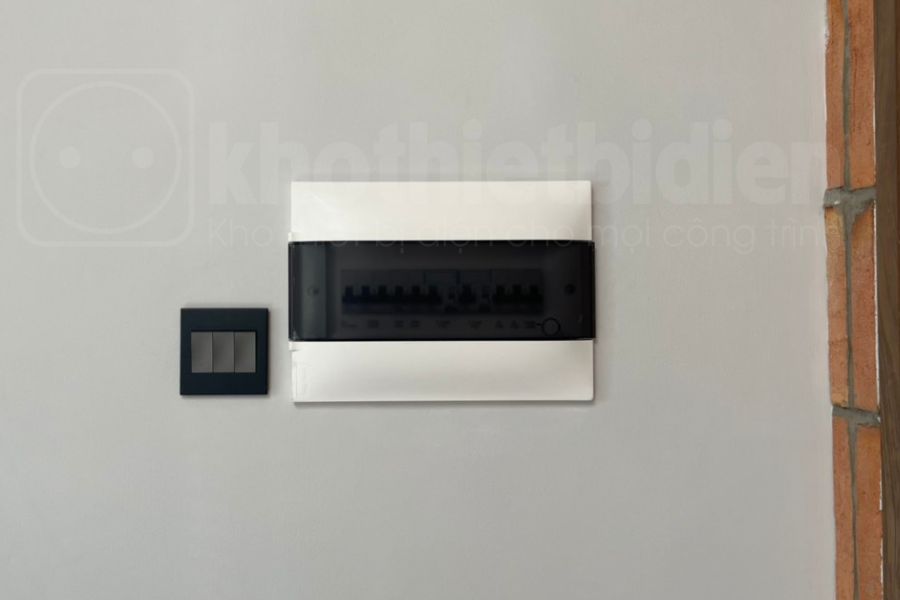Tủ điện Legrand Practibox S thiết kế hiện đại